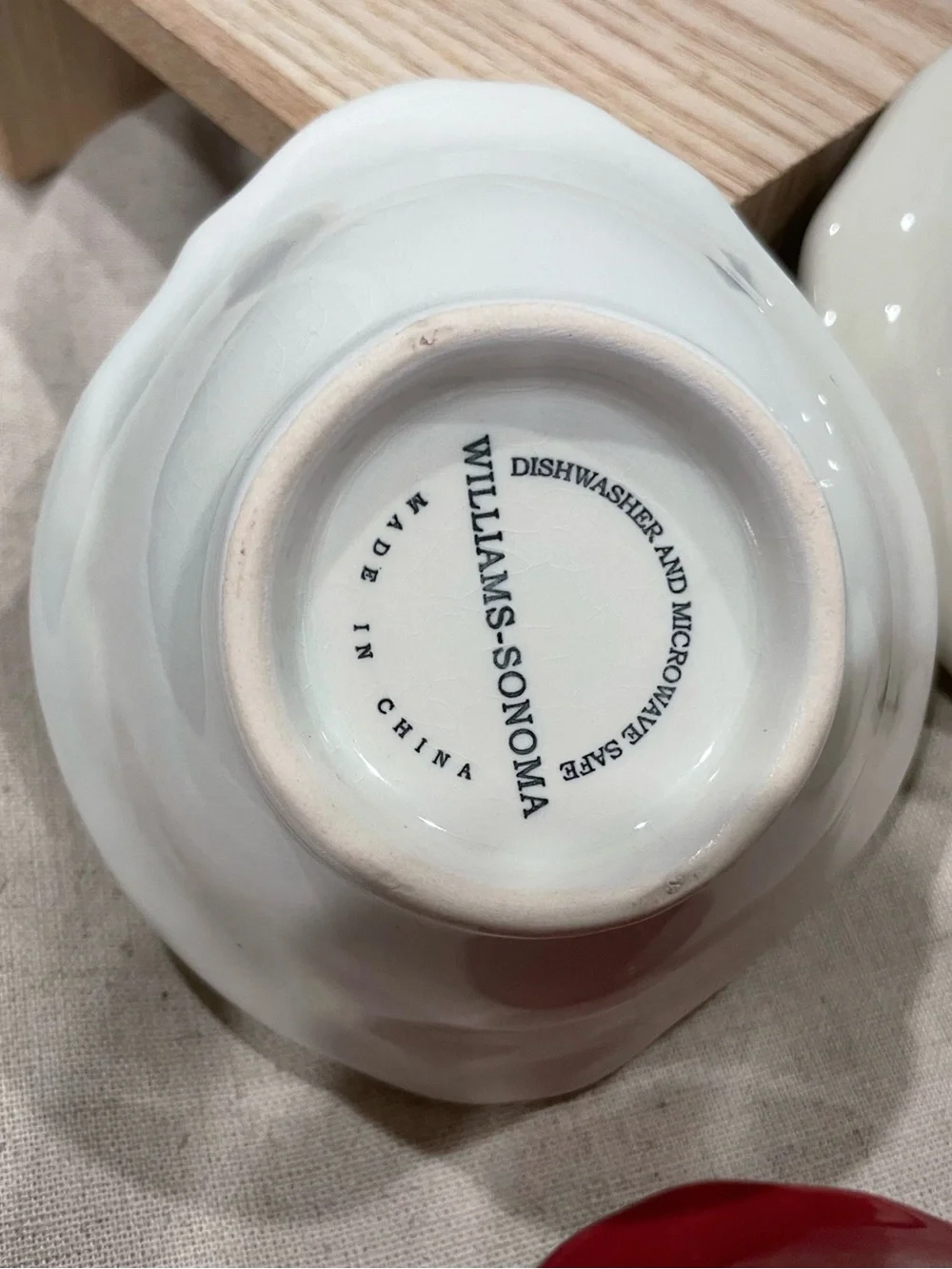 Williams Sonoma Ceramic Shell Dish 4pc in White, Red, and Cream serving, garnish